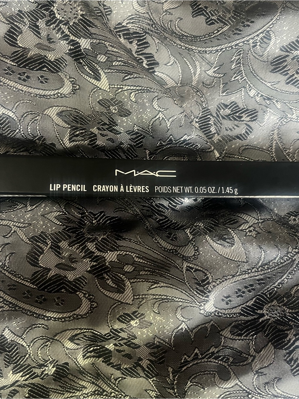 Mac lip pencil in caviar